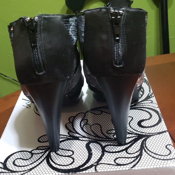 Soley Black by BKE Buckle Peep toe heels - Picture 4 of 7